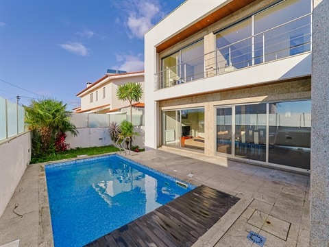 Moradia T4 c/ Piscina, Vista Mar e Excelente Exposição Solar – Marinhas, Esposende