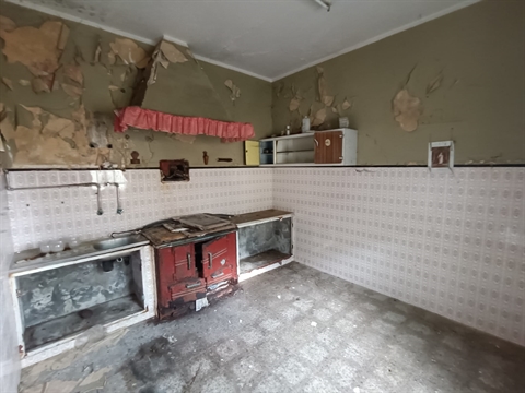 Moradia para Restaurar T4