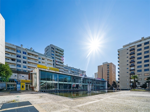 Loja com 141 m², na Praça da Justiça, em frente ao Tribunal de Braga