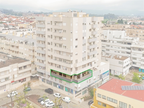 Apartamento T4 em Barcelos – Espaço, Conforto e Excelente Varanda!