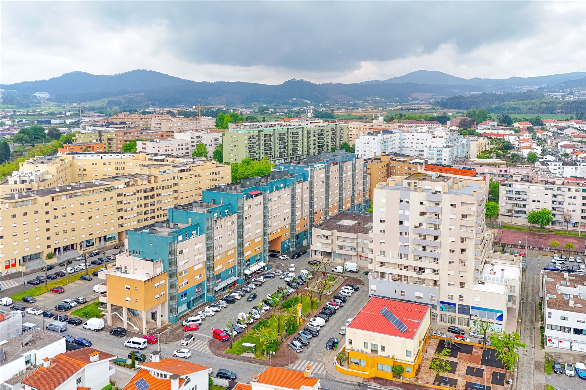 Apartamento T4 em Barcelos – Espaço, Conforto e Excelente Varanda!