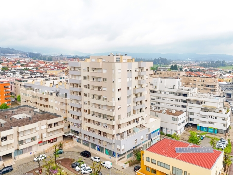 Apartamento T4 em Barcelos – Espaço, Conforto e Excelente Varanda!