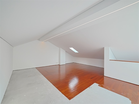 Moradia T3, Individual, c/ 3 pisos, Garagem Dupla e Jardim