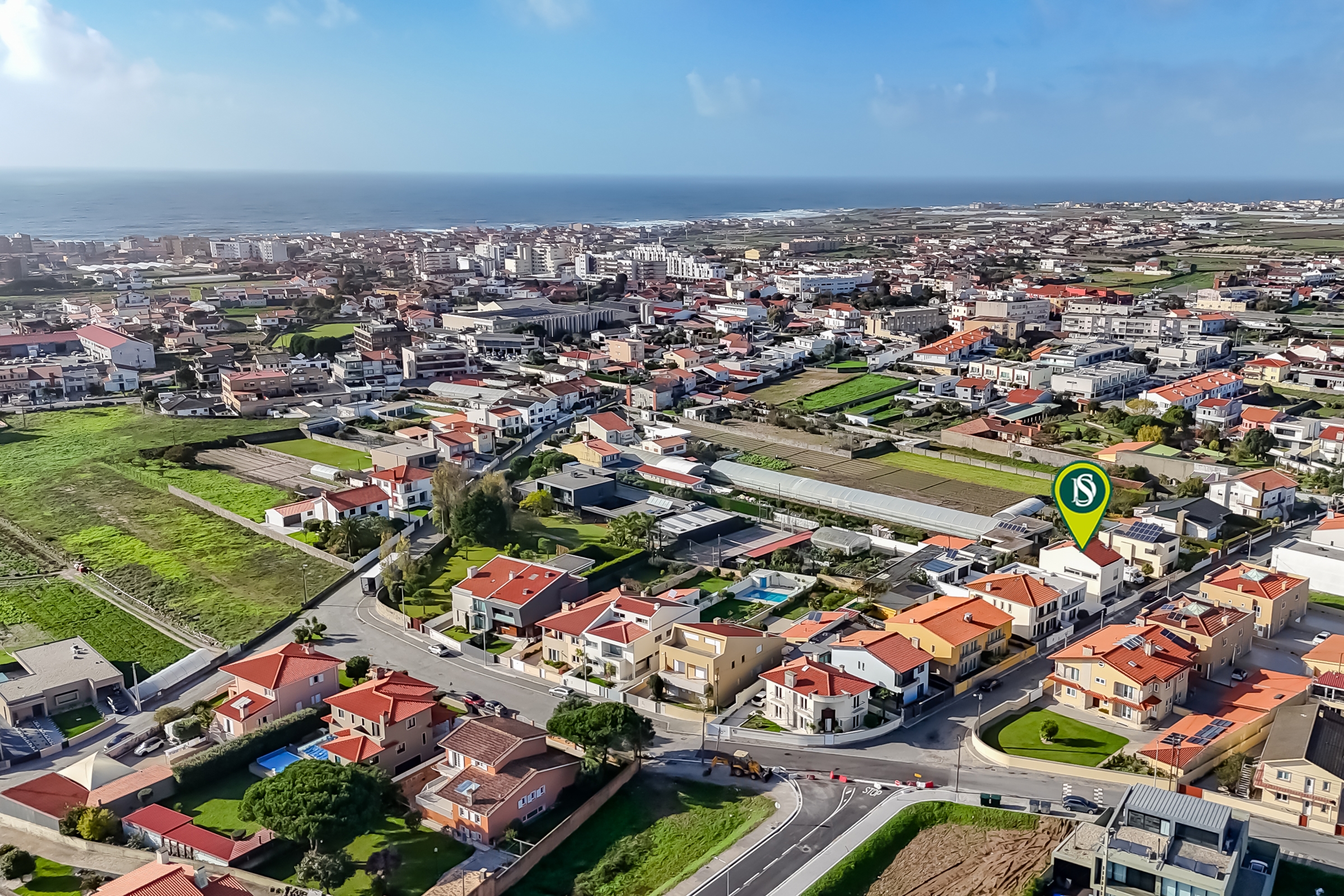 Moradia T3, Individual, c/ 3 pisos, Garagem Dupla e Jardim