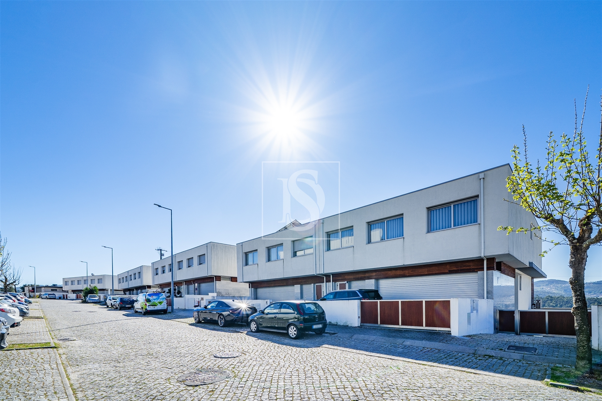 Andar Moradia T3+1, Duplex, com Jardim - Moreira de Cónegos, Guimarães