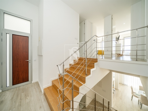 Andar Moradia T3+1, Duplex, com Jardim - Moreira de Cónegos, Guimarães
