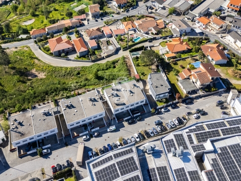 Andar Moradia T3+1, Duplex, com Jardim - Moreira de Cónegos, Guimarães