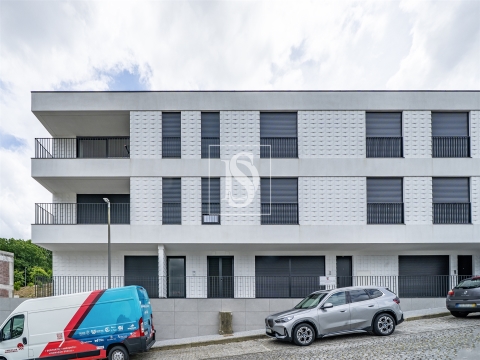 T1+1, Novo, c/ Área de T2 e Garagem Fechada p/ 2 carros, em Barcelinhos