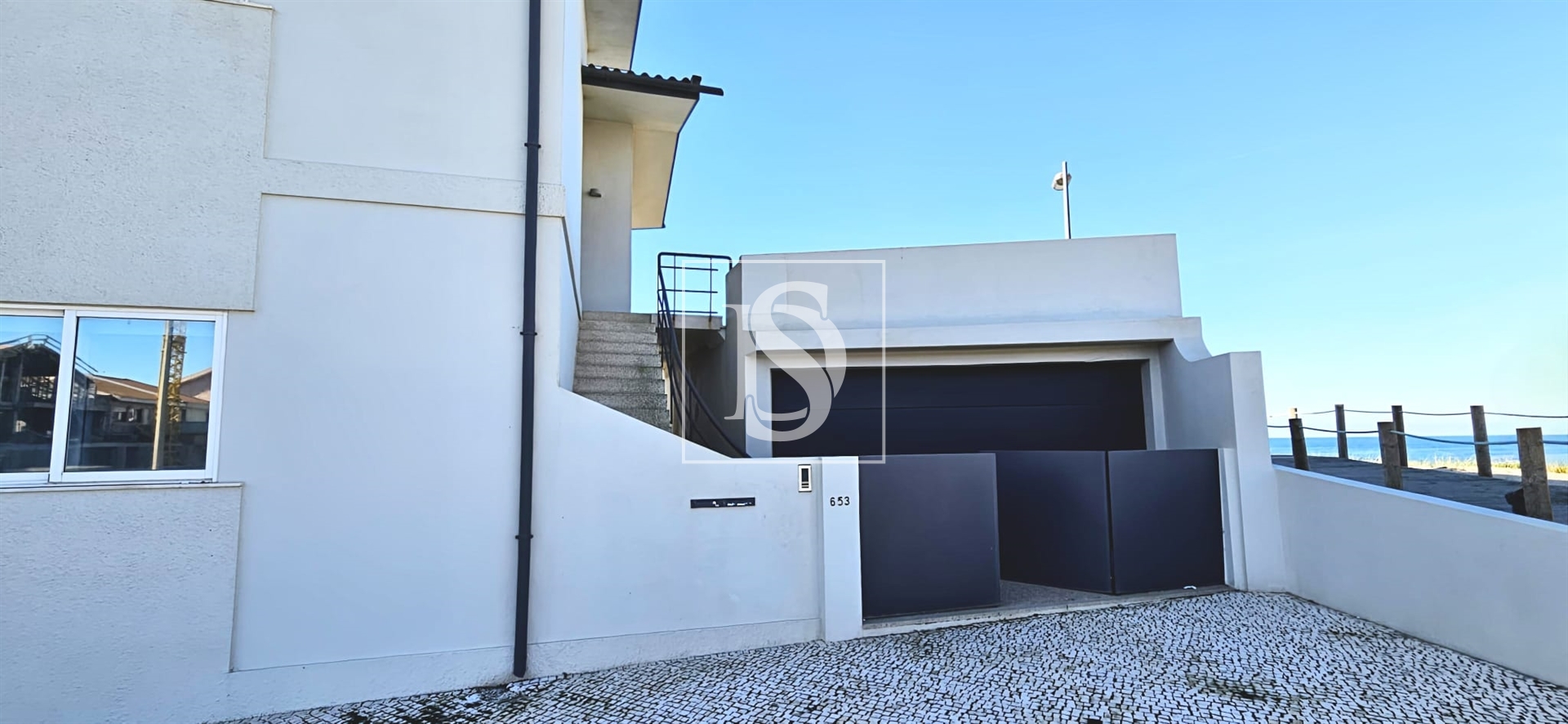 Andar Moradia, T4, Totalmente Renovado, junto à Praia, em Lavra