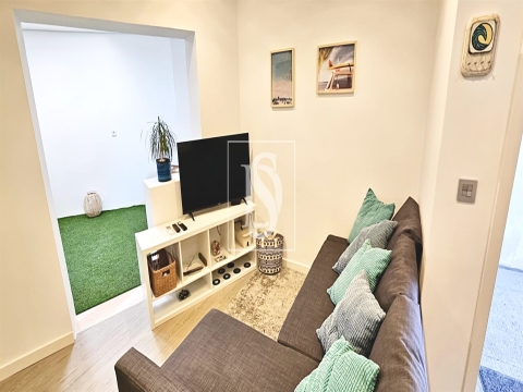 Andar Moradia, T4, Totalmente Renovado, junto à Praia, em Lavra