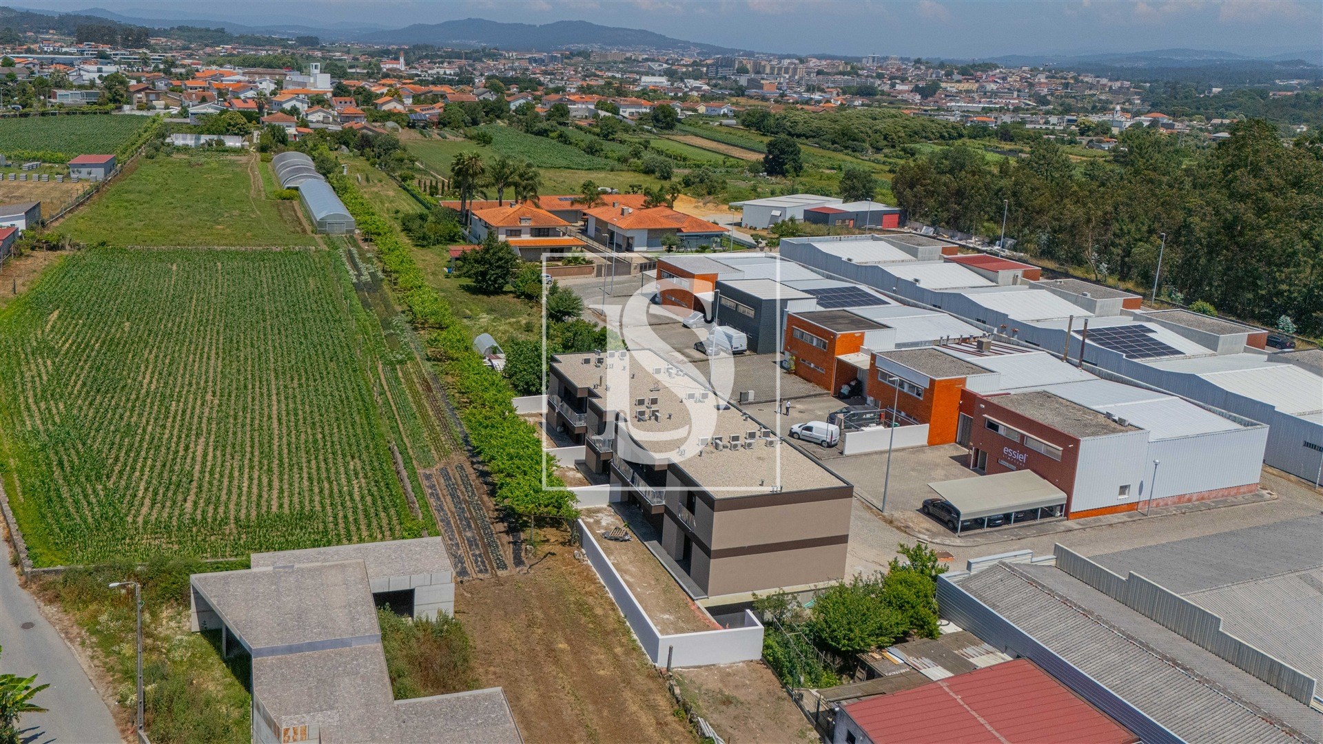 Apartamento T1+1, novo, em fase final de acabamentos — Barcelos