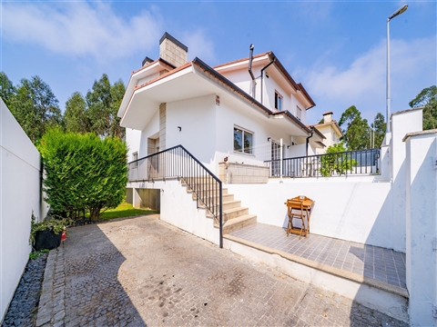 Moradia Geminada T4