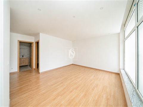 T2, Totalmente Remodelado, em Fermentões, Guimarães, com 76 m²